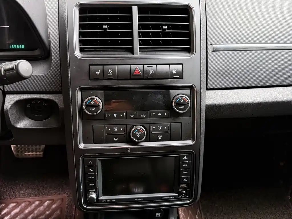 Dodge Journey 2011 — фото 19