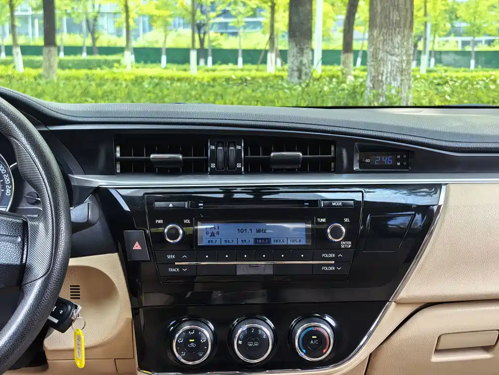 Toyota Corolla 2014 — фото 19