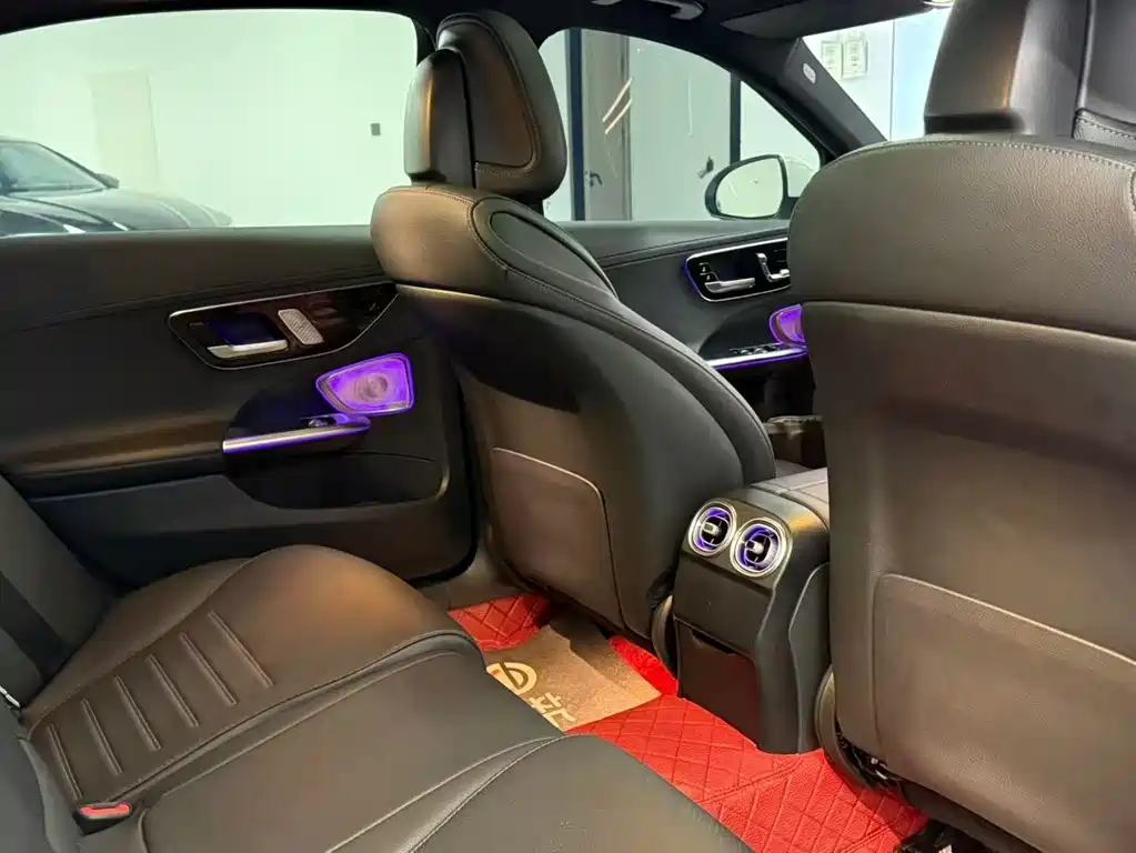 Mercedes-Benz C-Class 2023 — фото 8