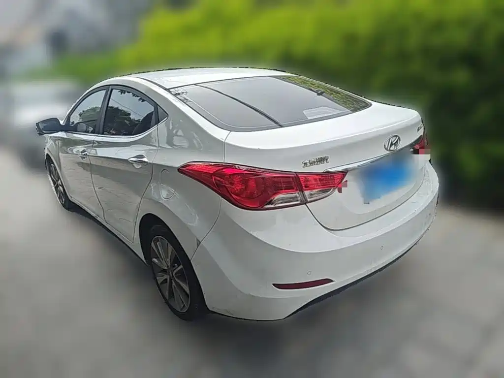 Hyundai Elantra 2015 — фото 9