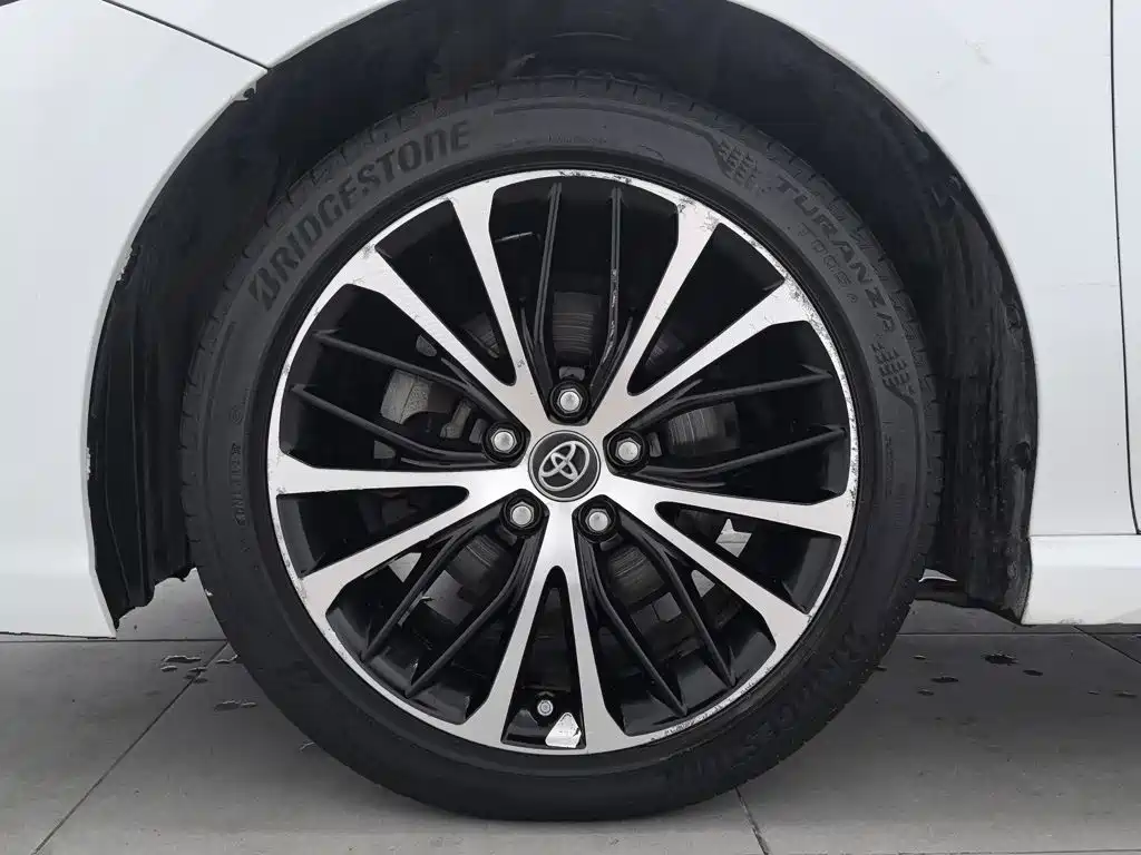 Toyota Camry 2019 — фото 17