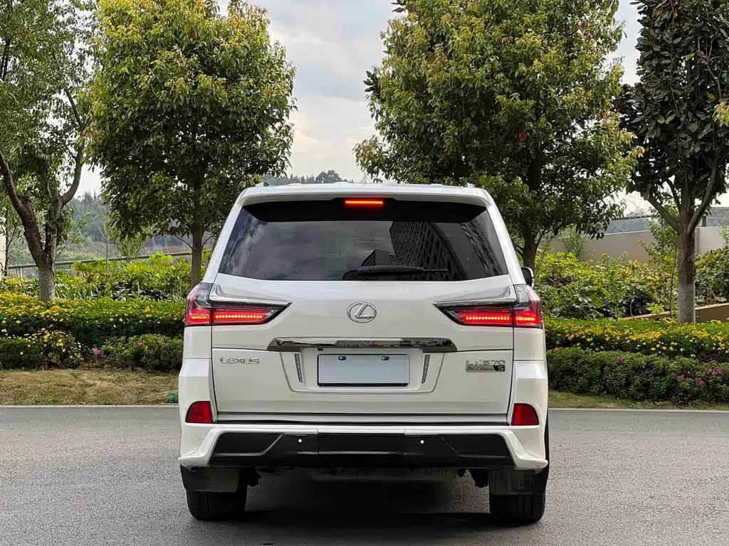 Lexus LX 2016 — фото 10