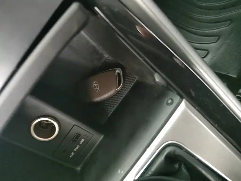 Hyundai Elantra 2015 — фото 9