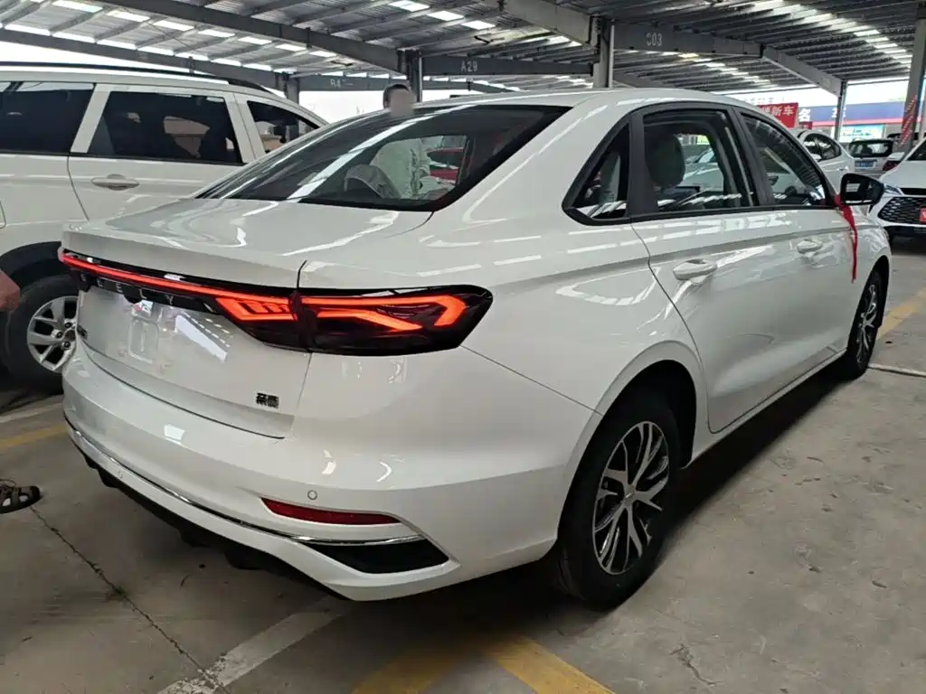 Geely Emgrand 2026