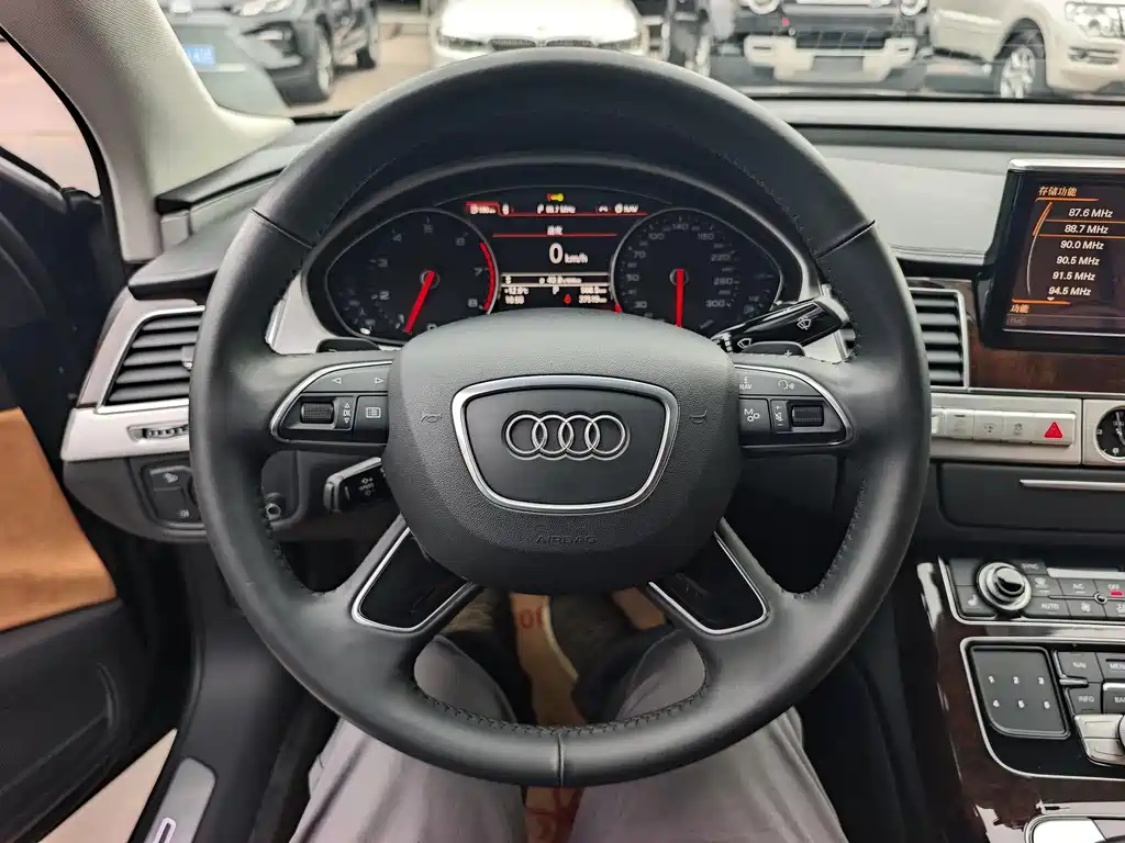 Audi A8 2018 — фото 7