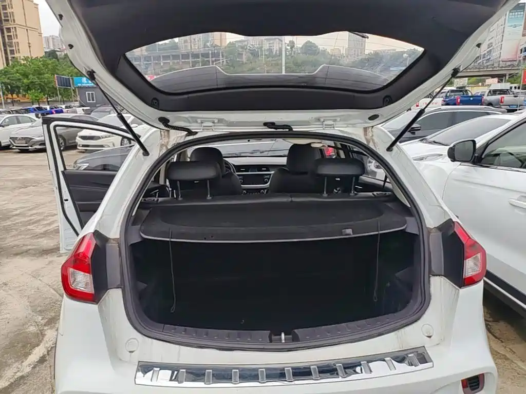 Geely Vision X3 2018 — фото 19