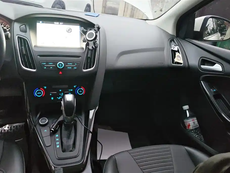 Ford Focus 2016 — фото 13
