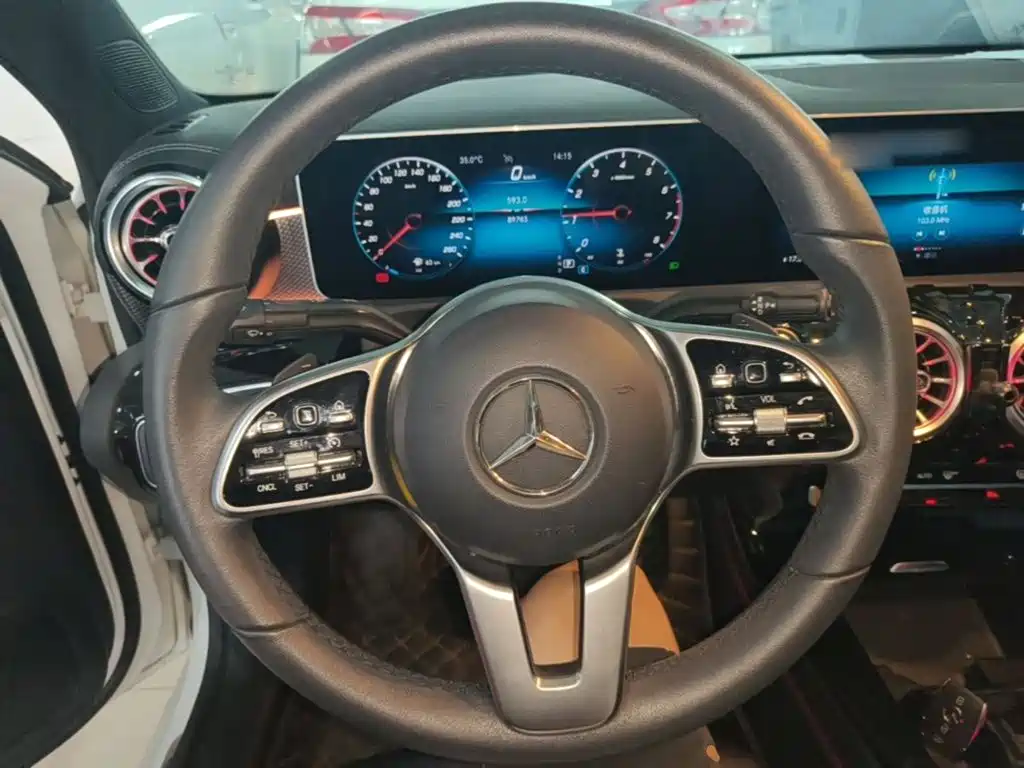 Mercedes-Benz A-Class 2020 — фото 11