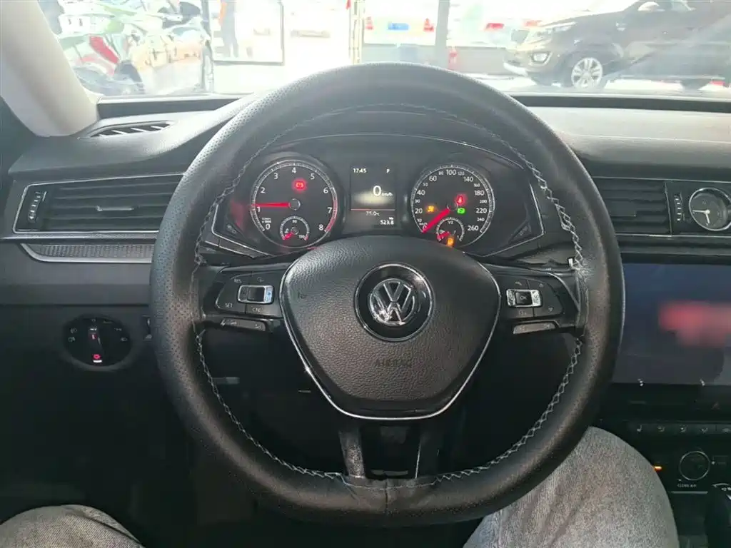 Volkswagen Passat 2017 — фото 11
