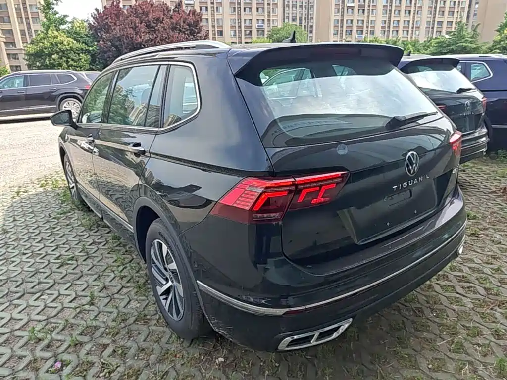 Volkswagen Tiguan L Plug-In Hybrid 2023 — фото 23