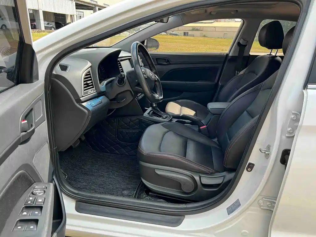 Hyundai Elantra 2019 — фото 4
