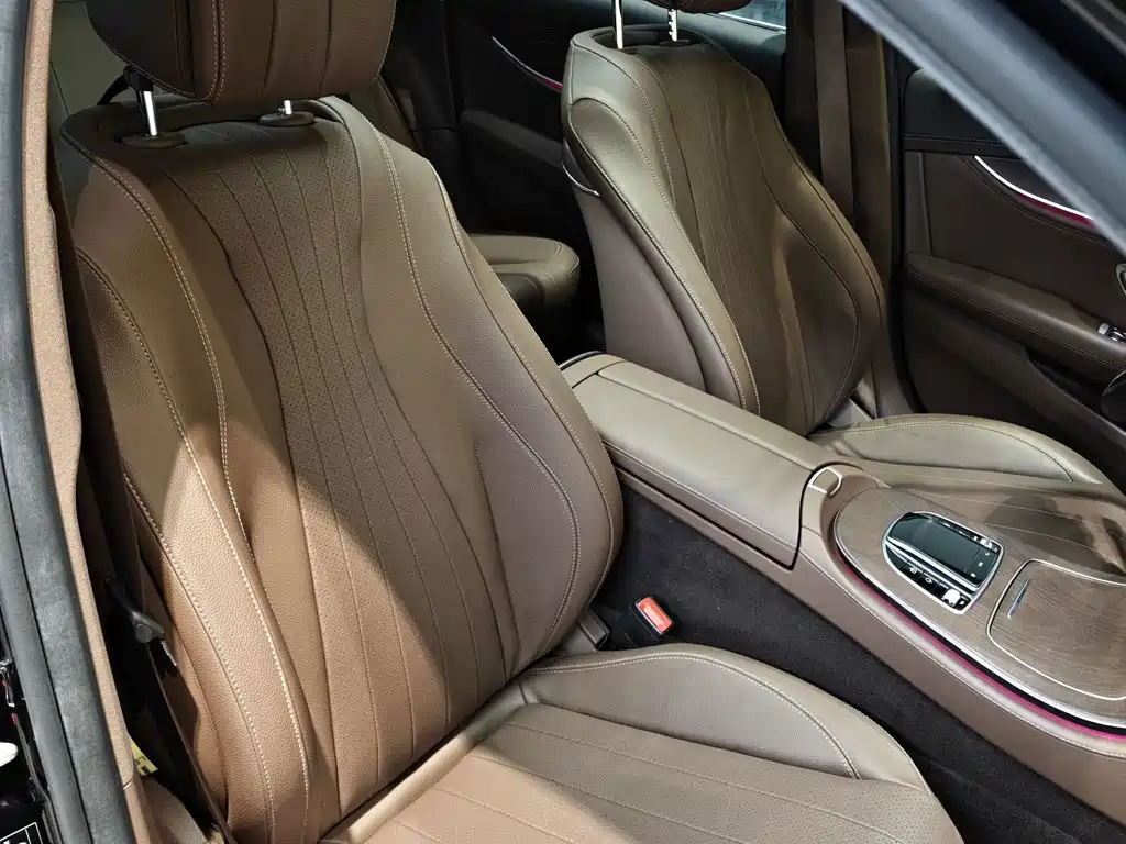 Mercedes-Benz E-Class 2021 — фото 15