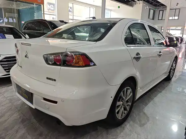 Mitsubishi Lancer EX 2013