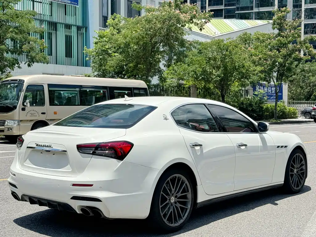Maserati Ghibli 2020 — фото 18