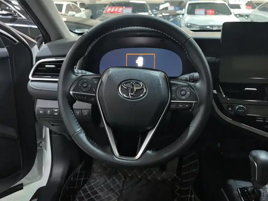 Toyota Camry 2023 — фото 15