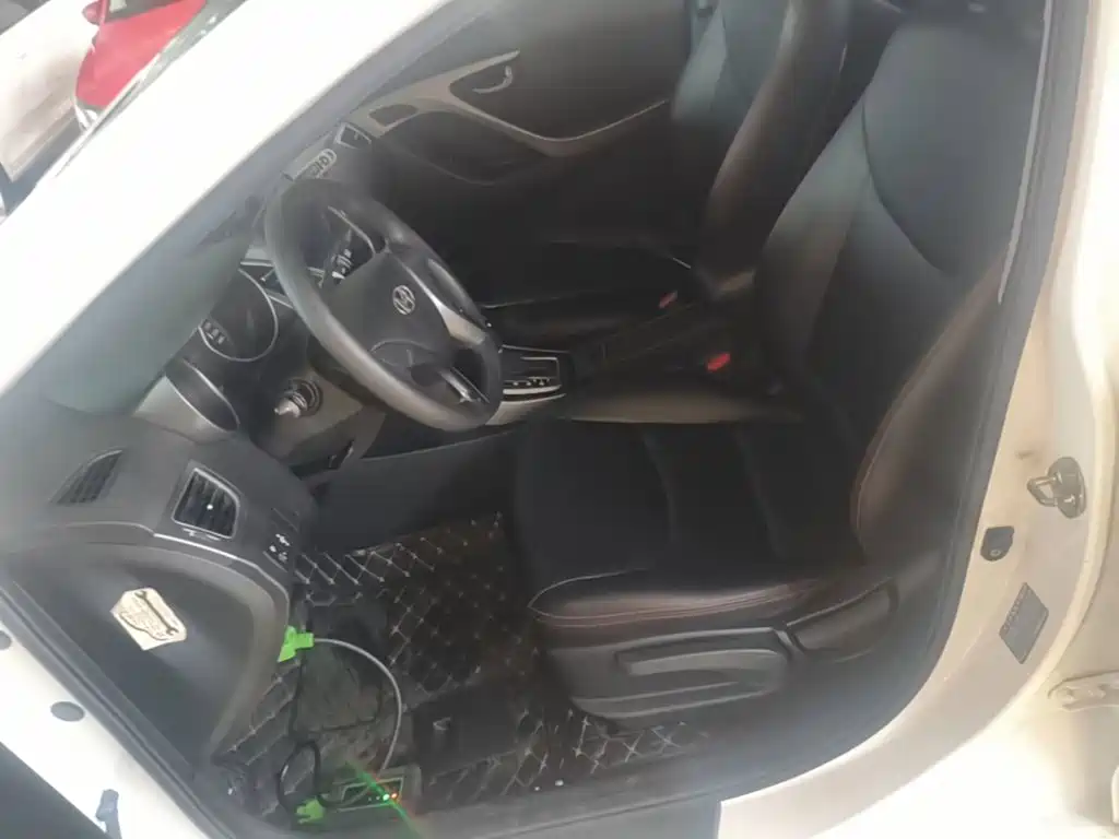 Hyundai Elantra 2016 — фото 15