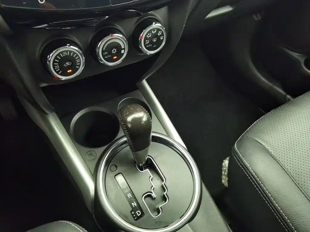 Mitsubishi Jinxuan ASX 2016 — фото 13