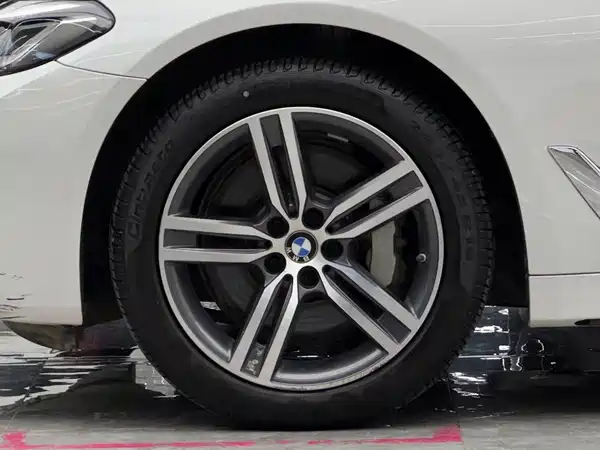 BMW 5 Series 2023