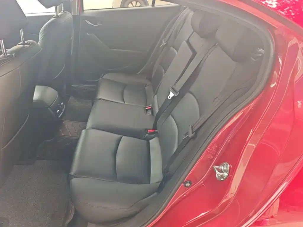 Mazda 3 Axela 2018 — фото 17