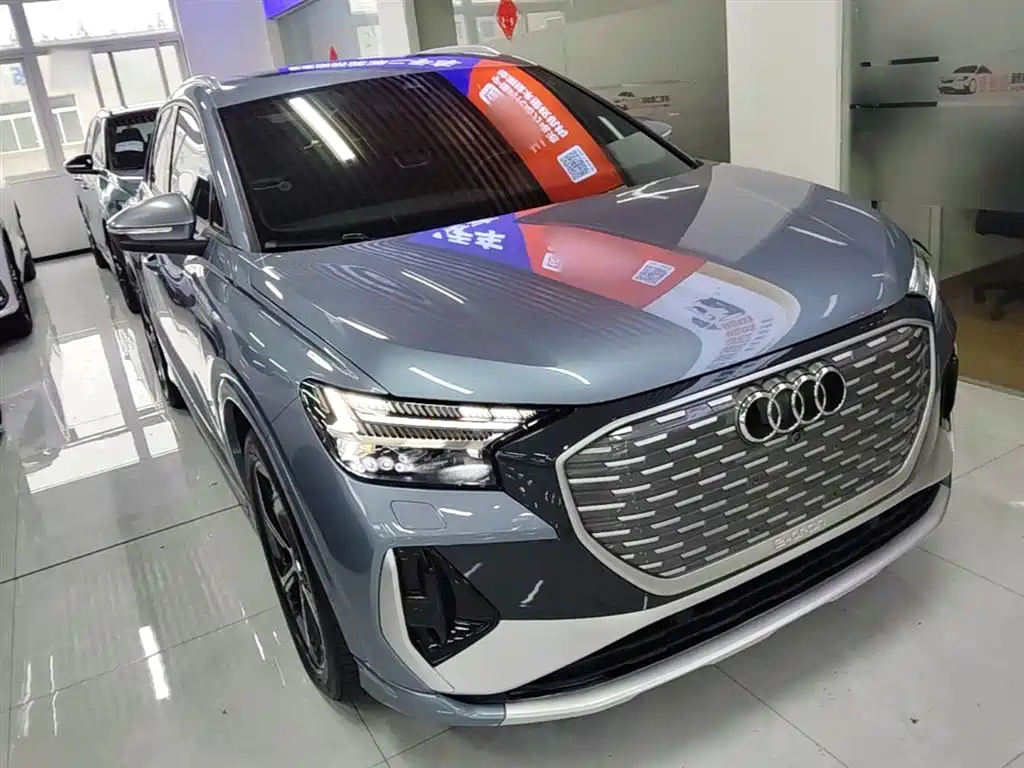 Audi Q4 e-tron 2023 — фото 4