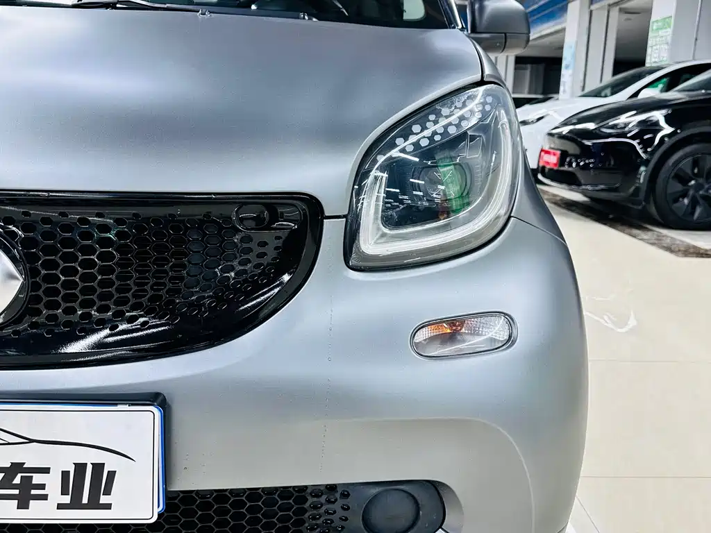 smart Fortwo 2018 — фото 9