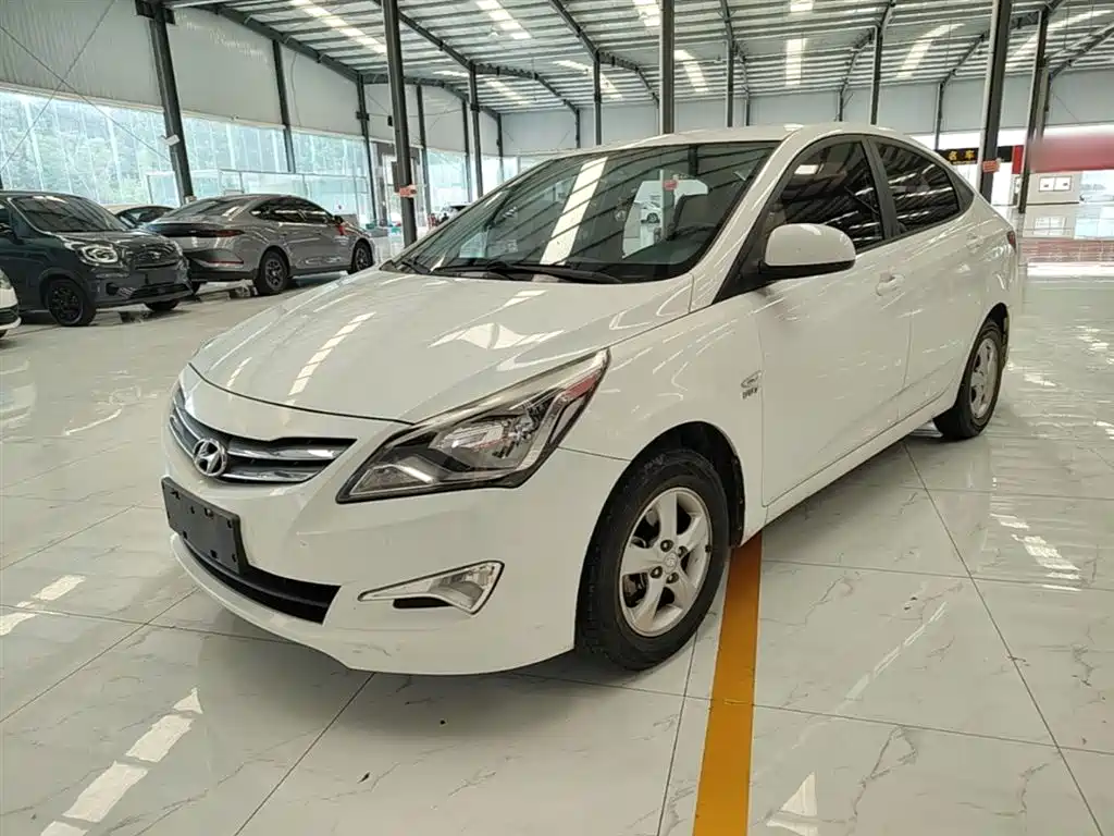Hyundai Verna 2014 — фото 1