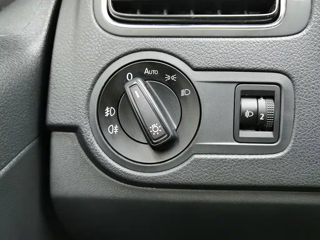 Volkswagen Polo 2015 — фото 21