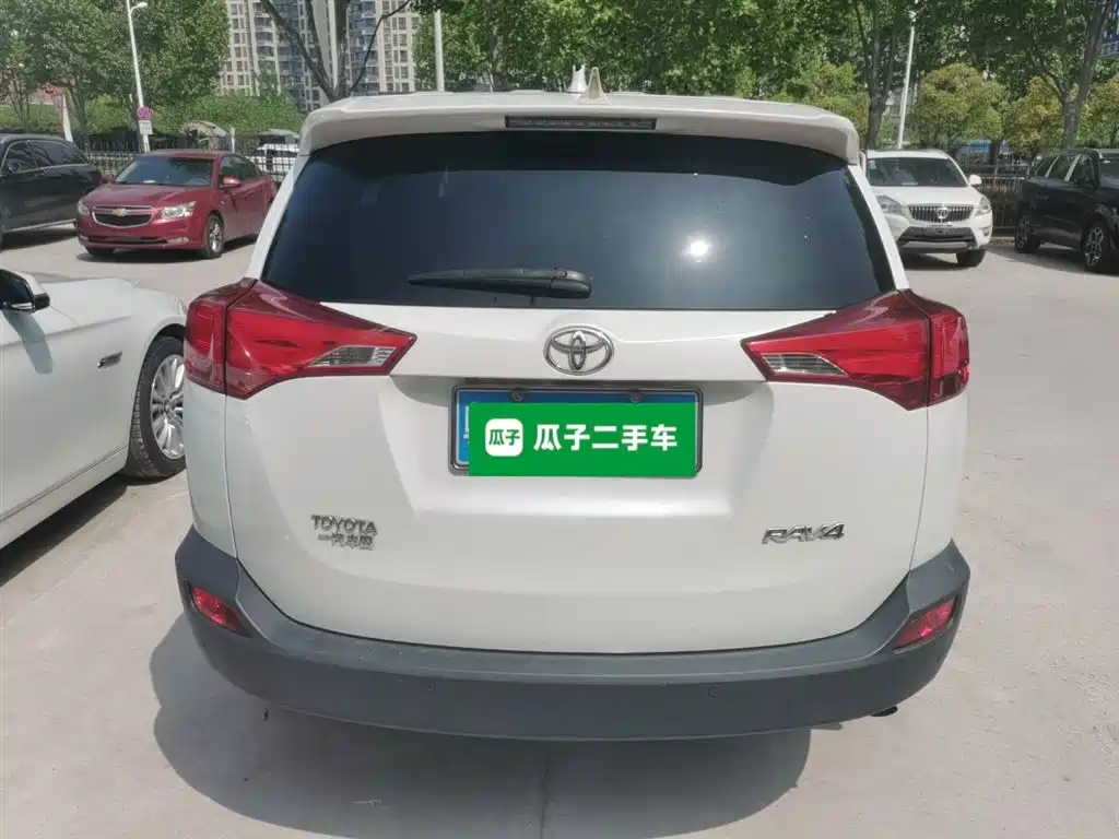 Toyota RAV4 2015 — фото 6
