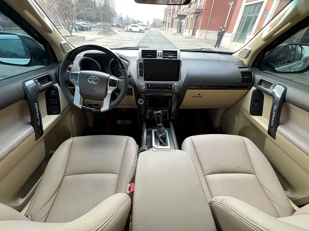 Toyota Prado 2015 — фото 10