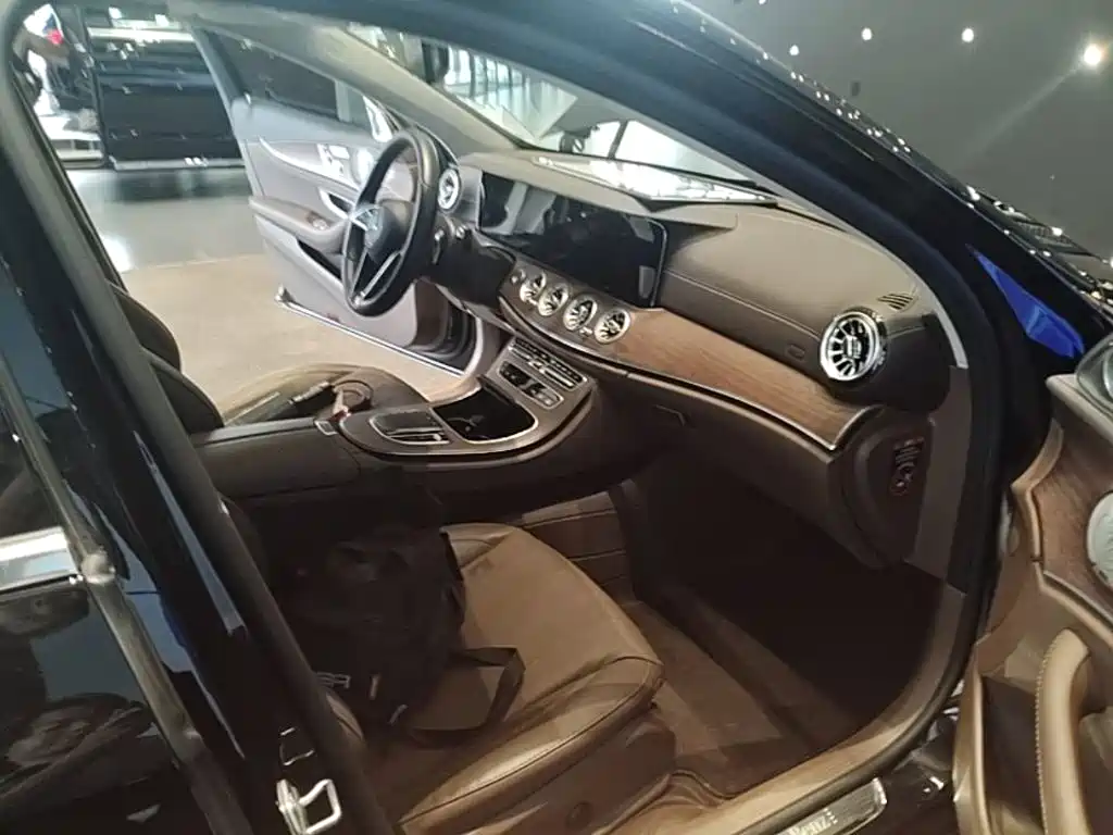 Mercedes-Benz E-Class 2023 — фото 11