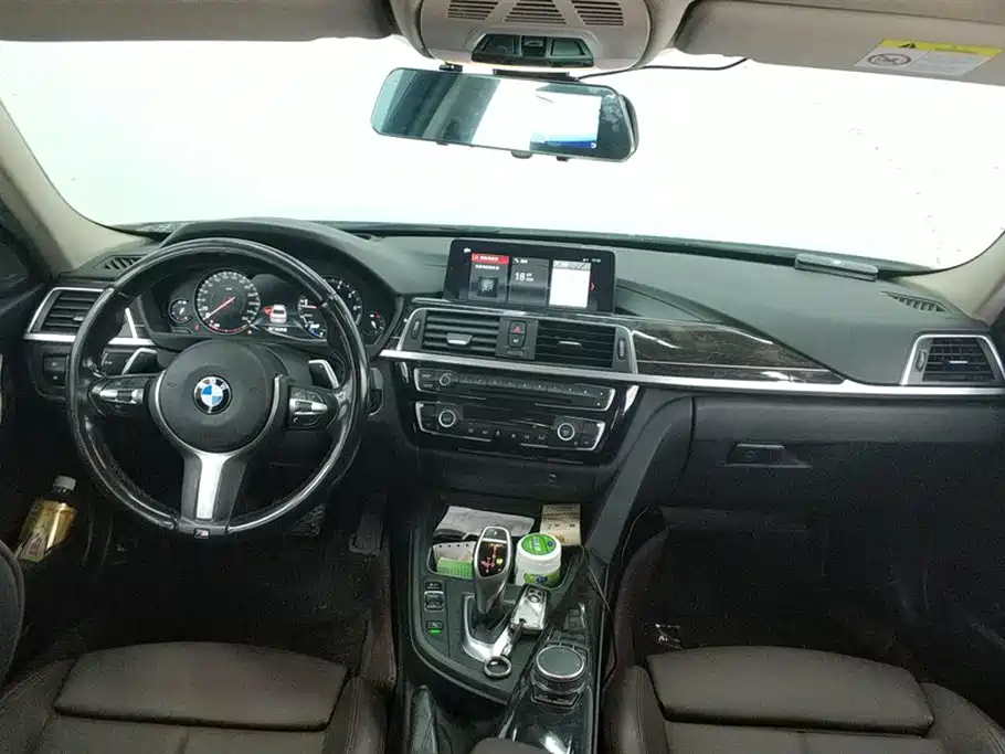 BMW 3 Series 2018 — фото 12
