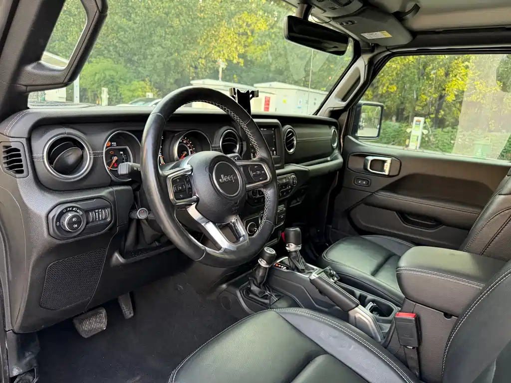 Jeep Wrangler 2021 — фото 19