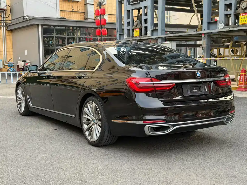 BMW 7 Series 2018 — фото 7
