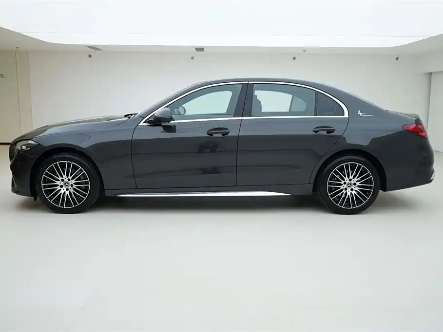 Mercedes-Benz C-Class 2023 — фото 3