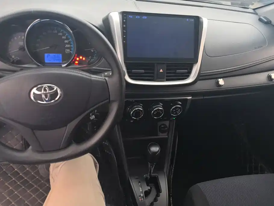 Toyota Yaris L 2019 — фото 12