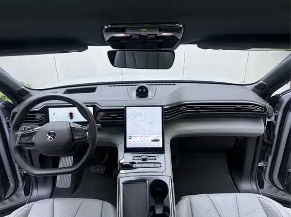 NIO ES8 2021