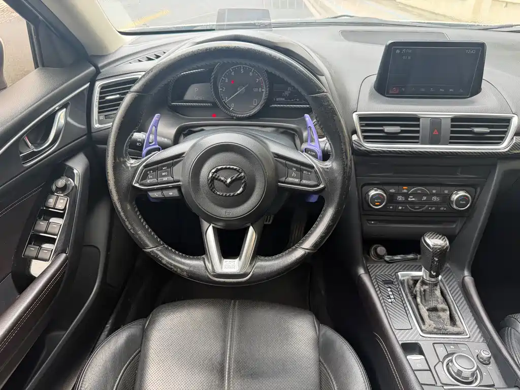 Mazda 3 Axela 2017 — фото 9