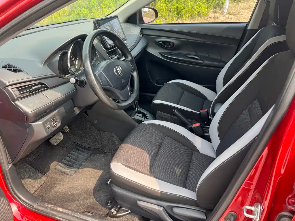 Toyota Yaris L 2019 — фото 10