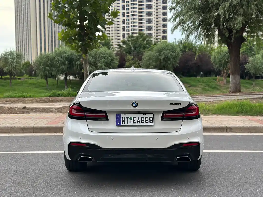 BMW 5 Series 2018 — фото 8