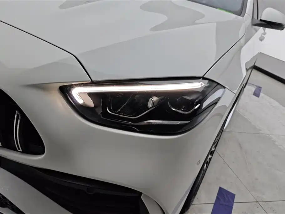 Mercedes-Benz C-Class 2024