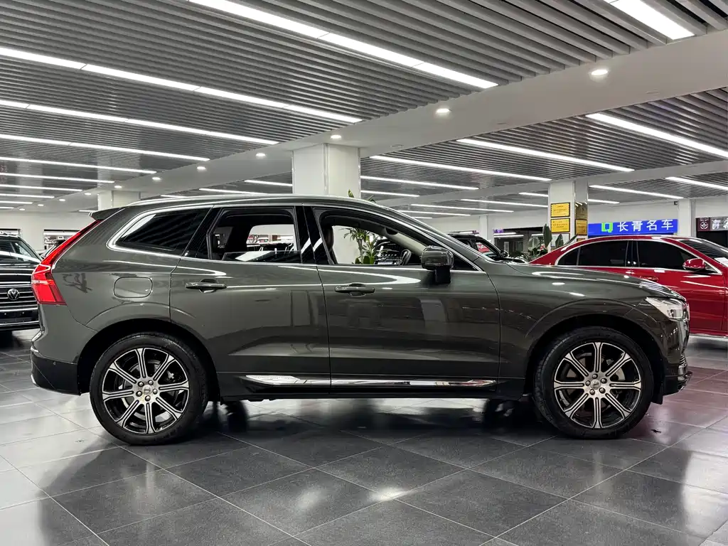 Volvo XC60 PHEV 2018 — фото 3
