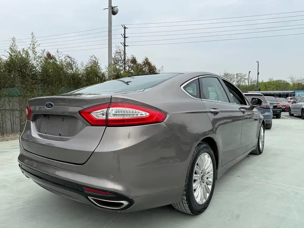 Ford Mondeo 2015 — фото 22