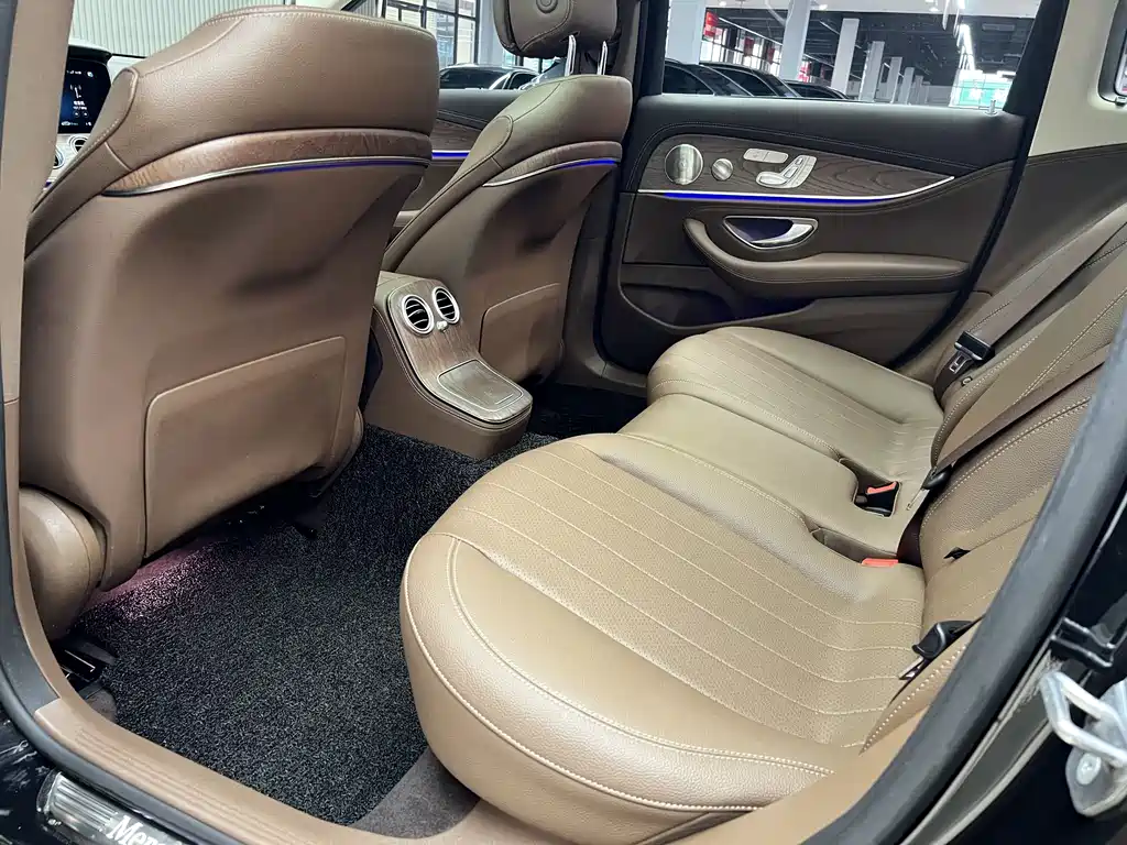 Mercedes-Benz E-Class 2023 — фото 12