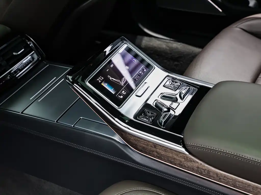 Audi A8 2021 — фото 21
