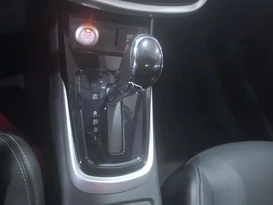 Nissan Tiida 2018 — фото 16