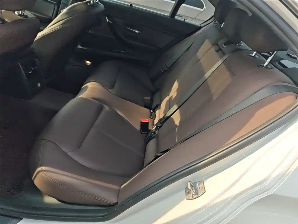 BMW 3 Series 2018 — фото 17