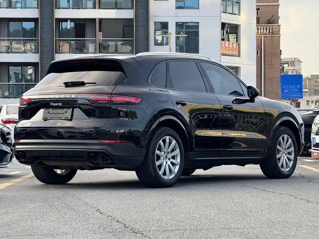 Porsche Cayenne 2018 — фото 10