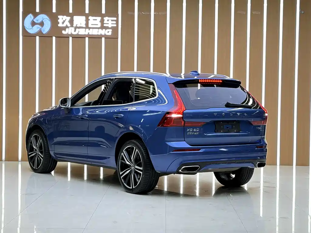 Volvo XC60 Plug-In Hybrid 2019 — фото 6