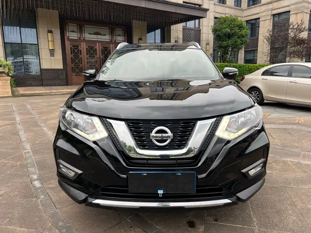 Nissan X-Trail 2017 — фото 1