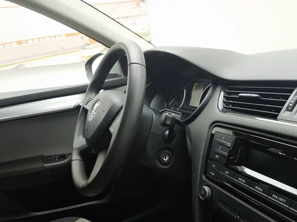 Skoda Octavia 2014 — фото 22